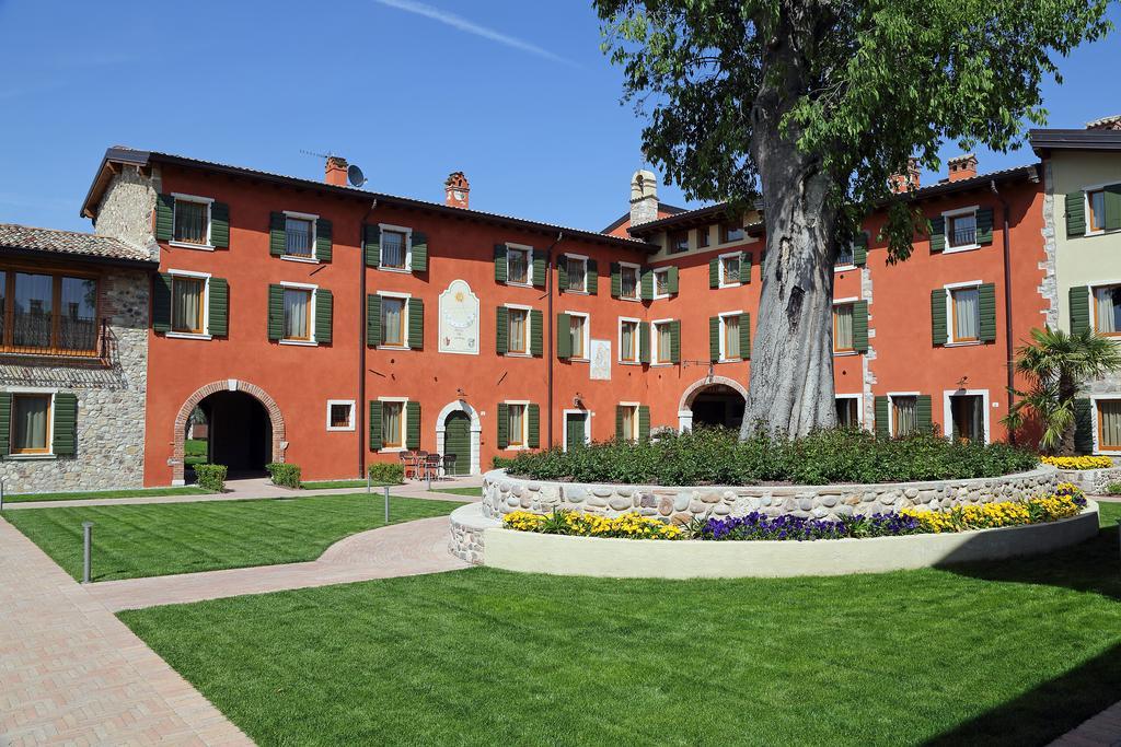 Residence Borgo Mondragon 라찌제 외부 사진