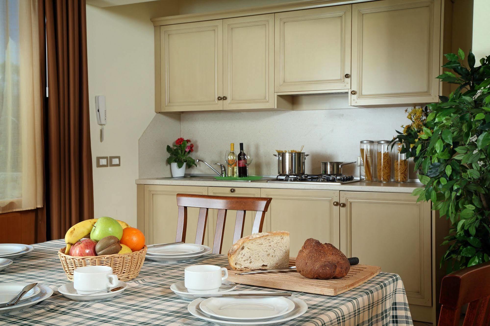 Residence Borgo Mondragon 라찌제 외부 사진